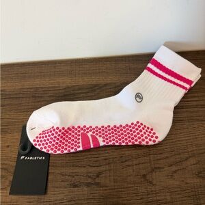 Fabletics The Powerhouse Quarter Crew Grip Socks, Size S/M